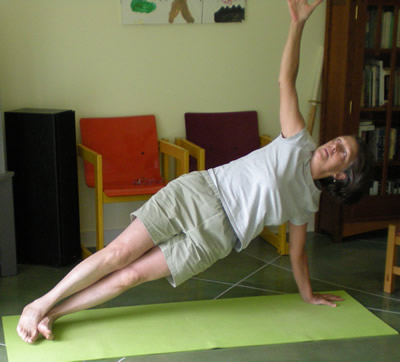 No effortless effort here! Arms are not straight.  Hip is too high.  Feet aren't stacked.  Cripe.