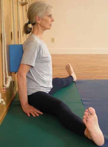 Jill is very upright here, and the flexibility in her hips and hamstrings is evident.  Incidentally, in the other pictures her feet were upright, not tipped back, but the photos were otherwise bad.